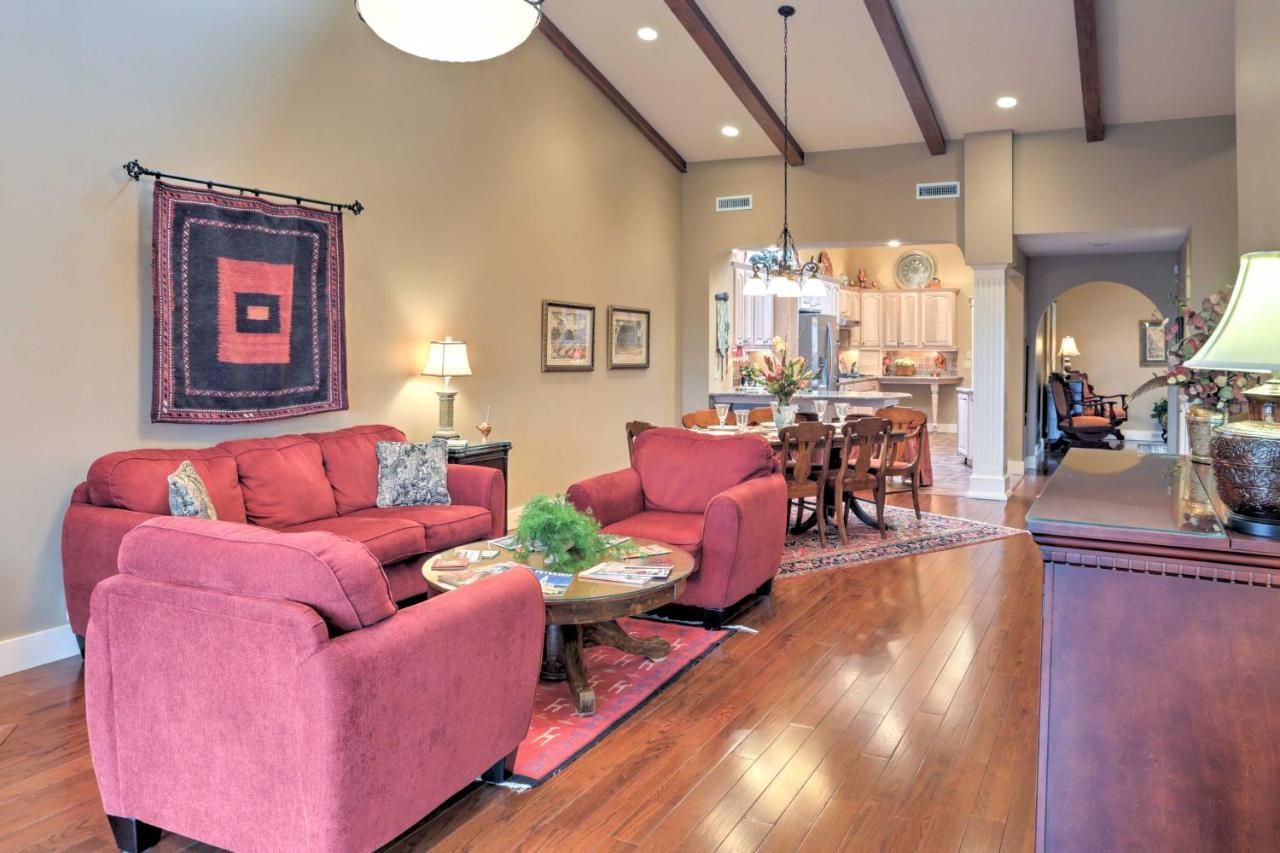Beautiful Central Fayetteville Townhome With Views! Exterior foto