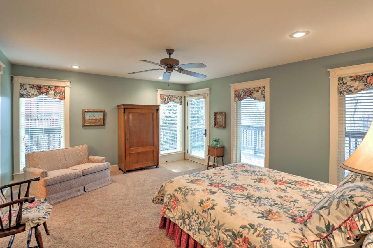 Beautiful Central Fayetteville Townhome With Views! Exterior foto