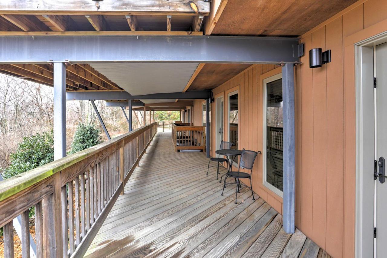 Beautiful Central Fayetteville Townhome With Views! Exterior foto